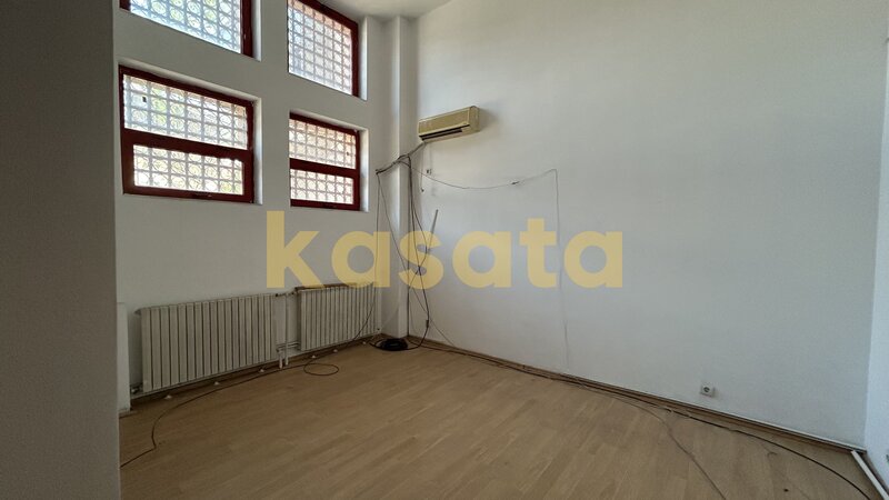 Libertatii spatiu comercial   83 mp utili  Bd Libertatii central  vitrina 7mp